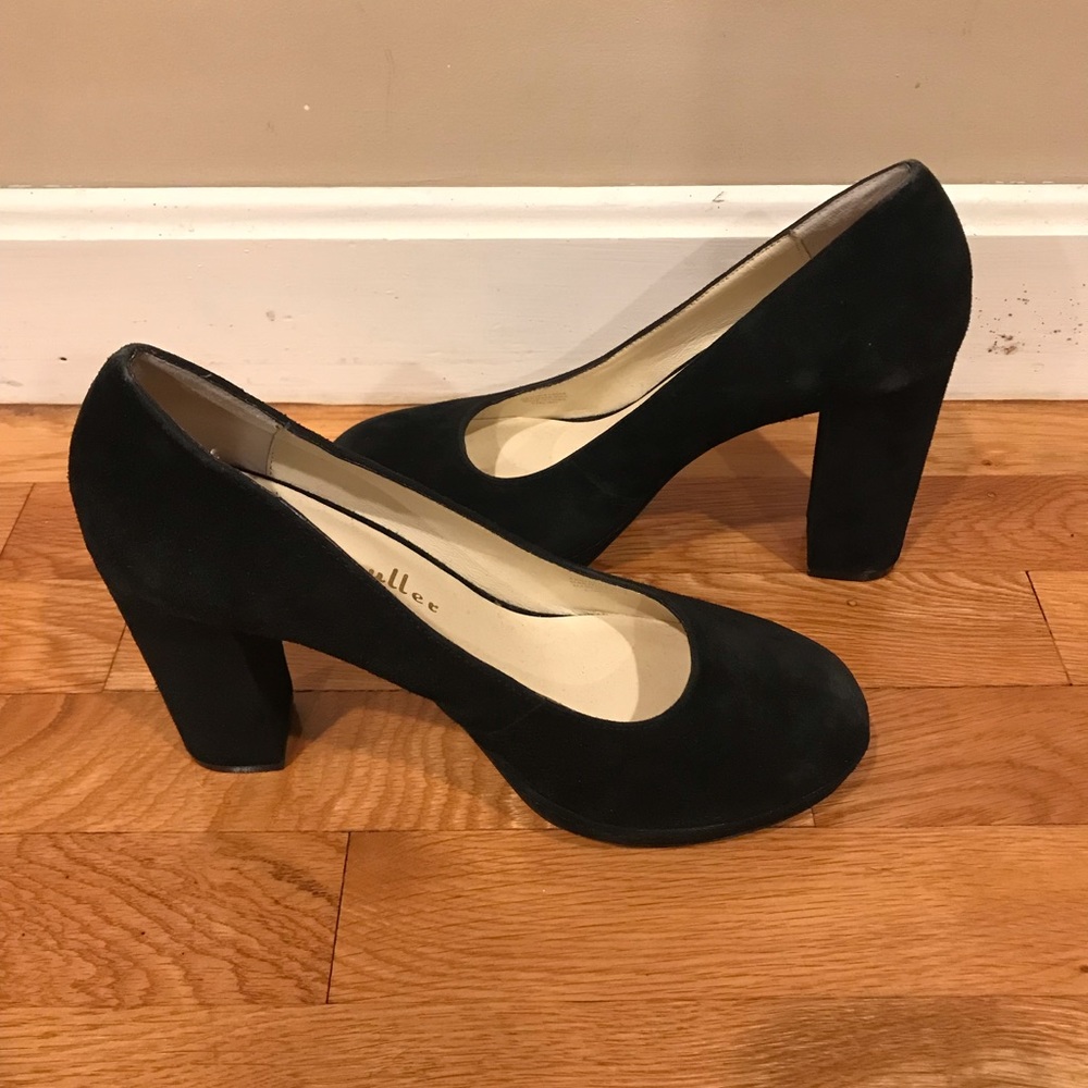 Bettye Muller black Suede pump